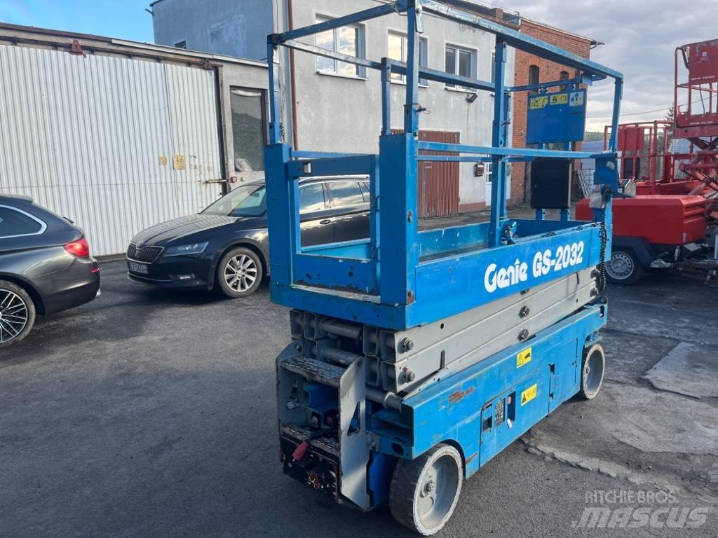 Genie 2032 Scheren-Arbeitsbühnen
