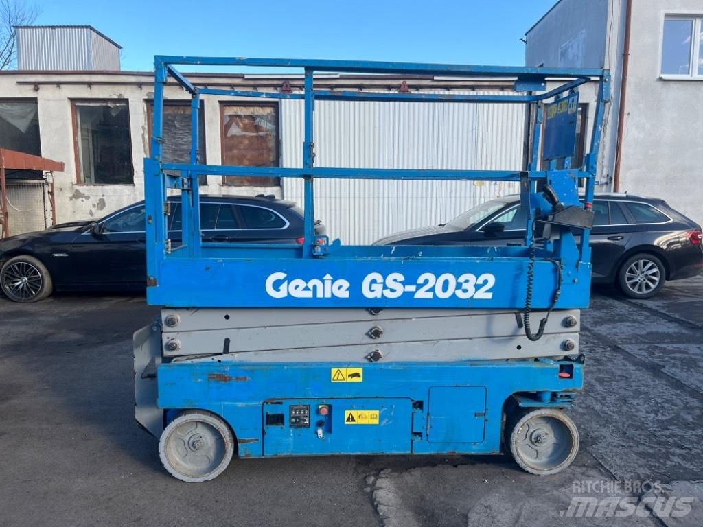 Genie 2032 Scheren-Arbeitsbühnen