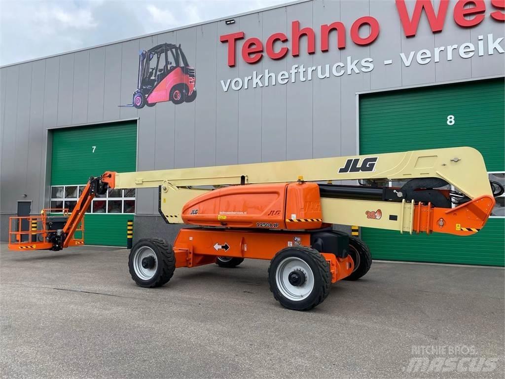 JLG 1250AJP Gelenkteleskoparbeitsbühnen