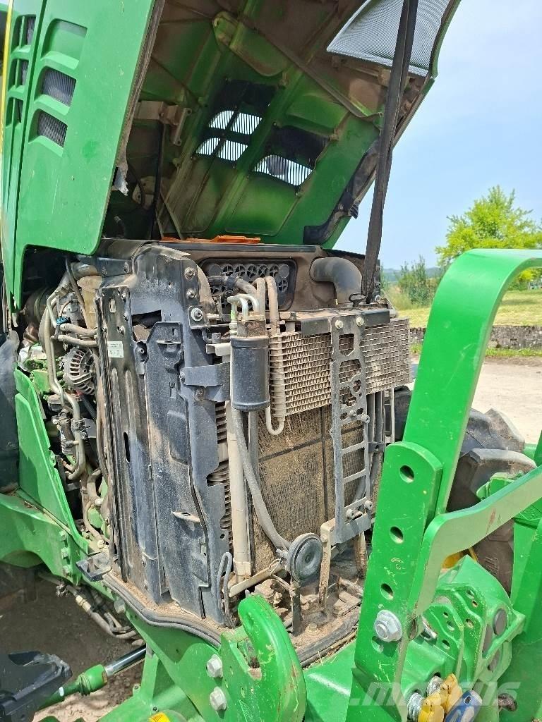 John Deere 6110M Traktoren