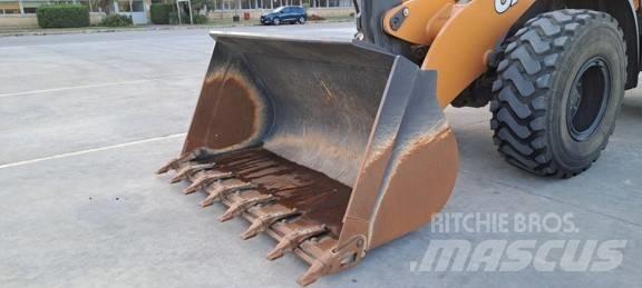 CASE 2.5 Schaufeln