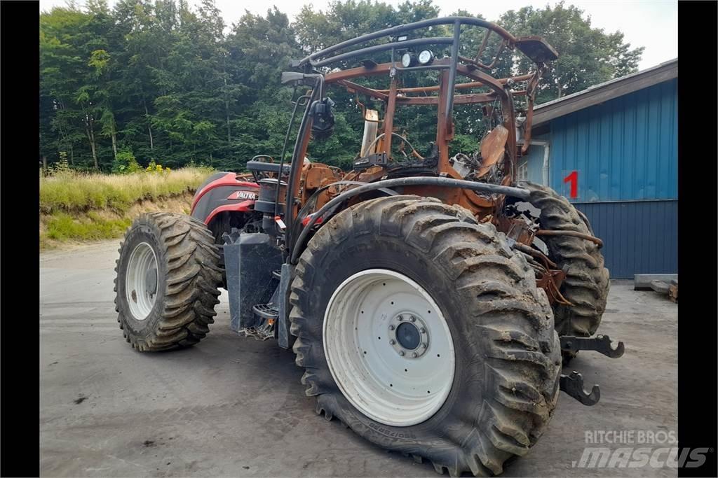Valtra T254 Traktoren