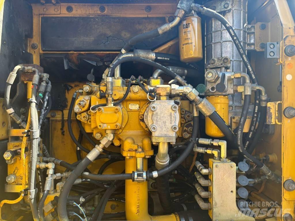CAT 323 D L Raupenbagger