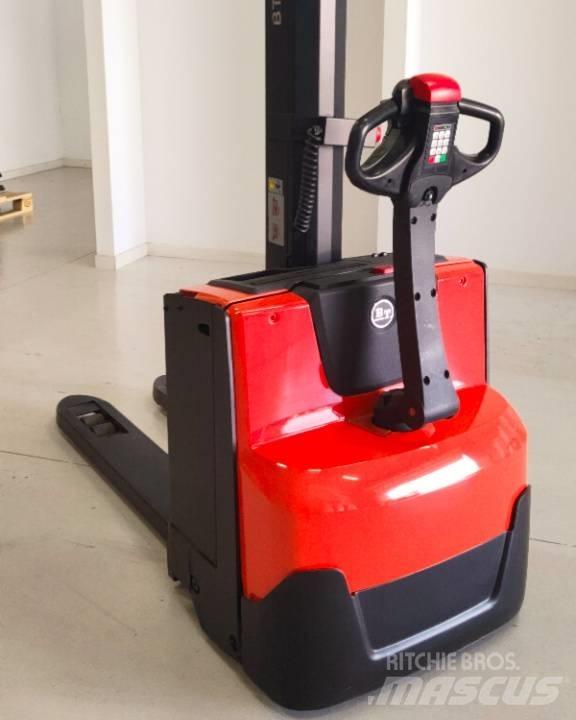 BT SWE 080 L Deichselstapler