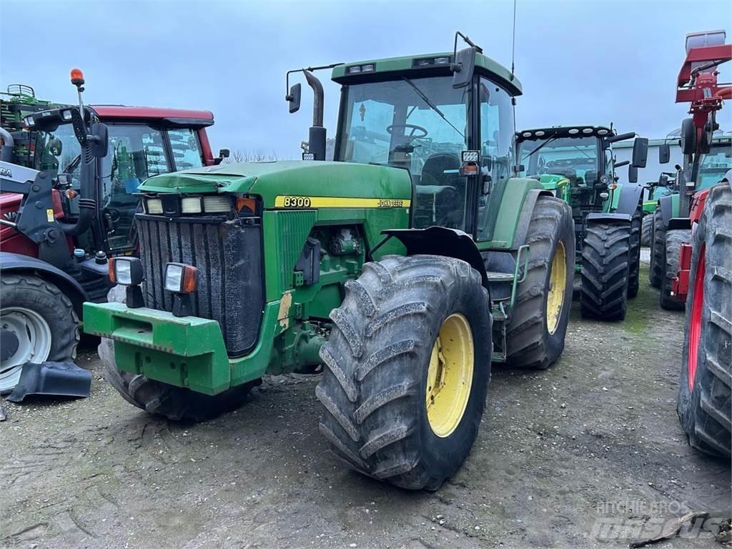 John Deere 8100 Traktoren