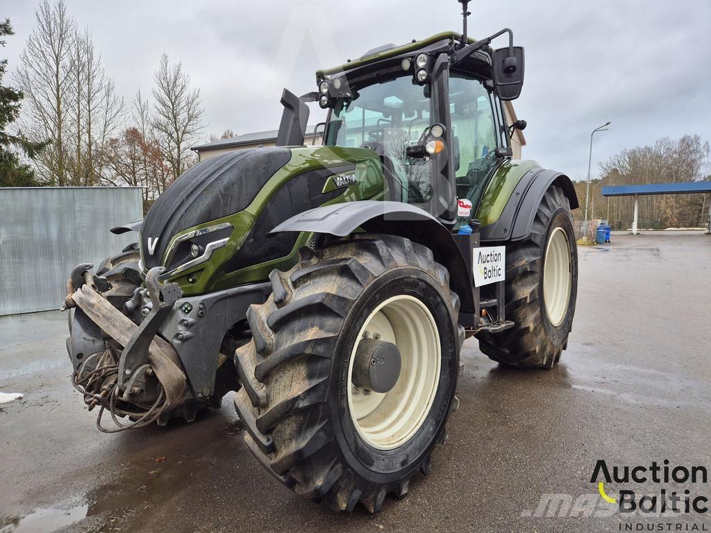 Valtra T235 Traktoren