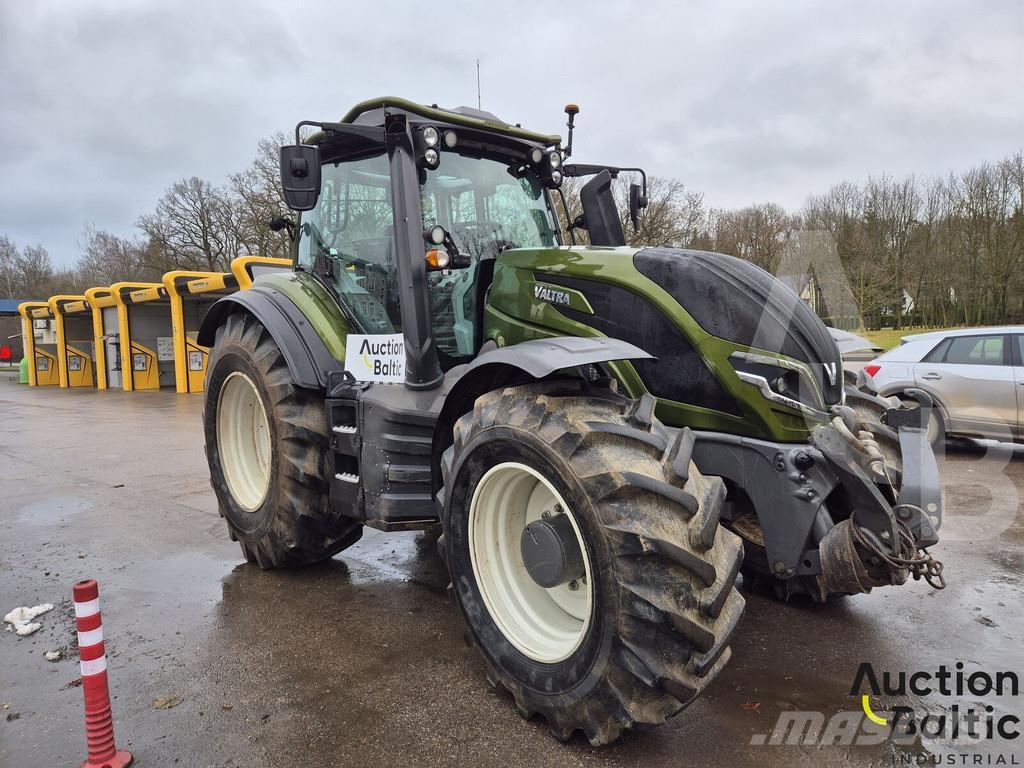 Valtra T235 Traktoren