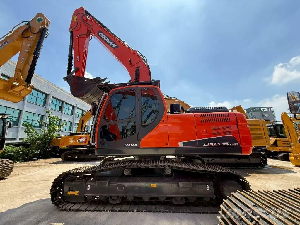 Doosan DX 225 Raupenbagger