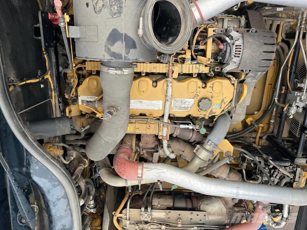 CAT 725 C Dumper - Knickgelenk