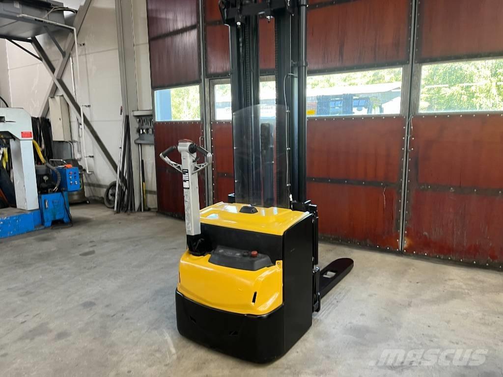 CAT NSP16N2 Handgeführter Palettenstapler