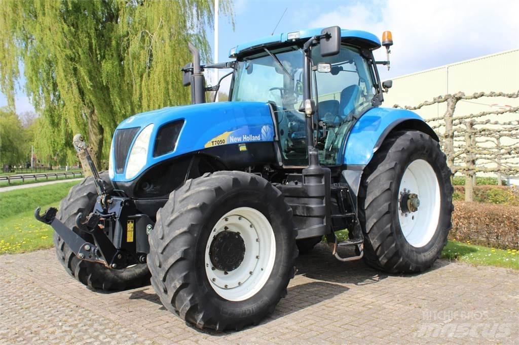 New Holland T7050 Traktoren
