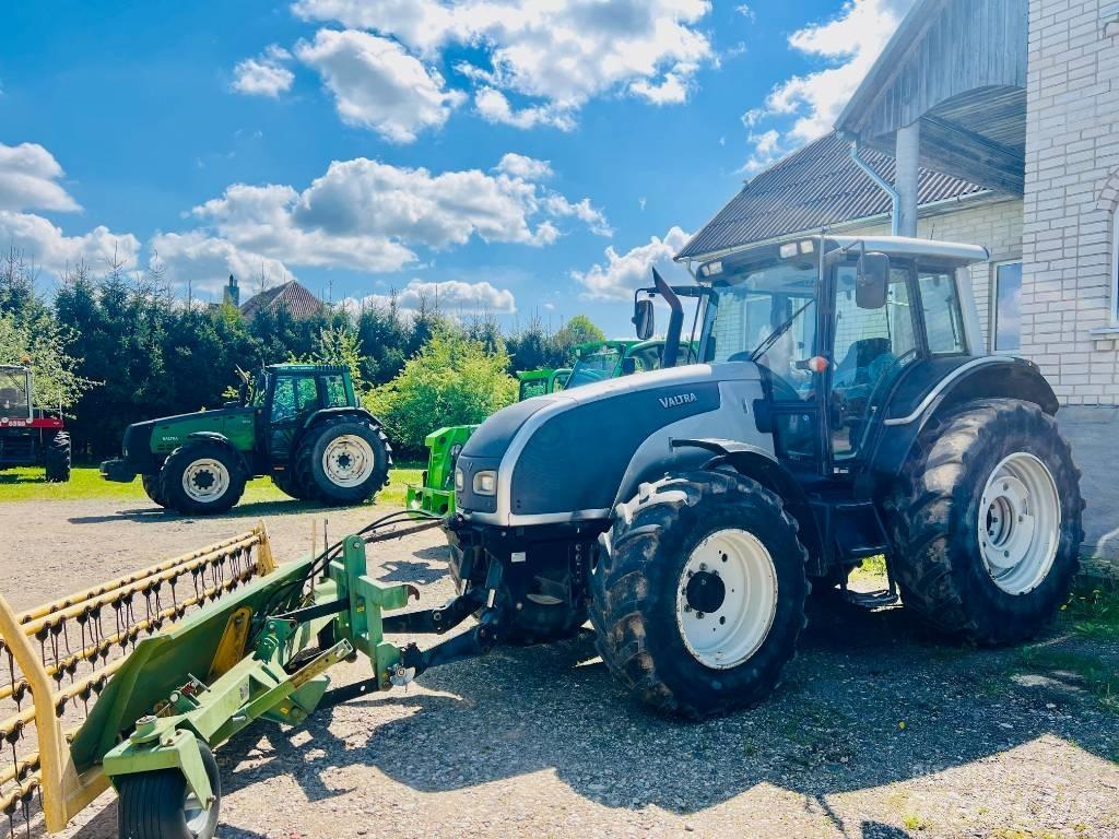 Valtra T 121 Traktoren