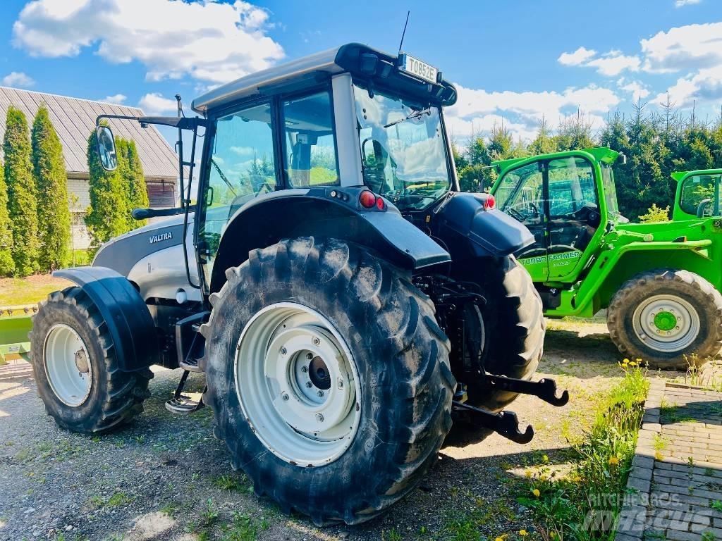 Valtra T 121 Traktoren