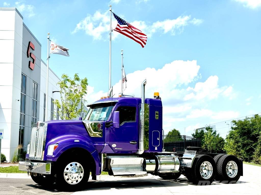 Kenworth W 990 Sattelzugmaschinen
