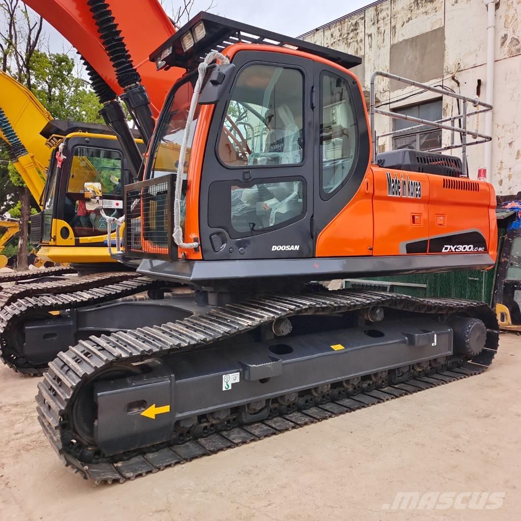 Doosan DX 300 Raupenbagger