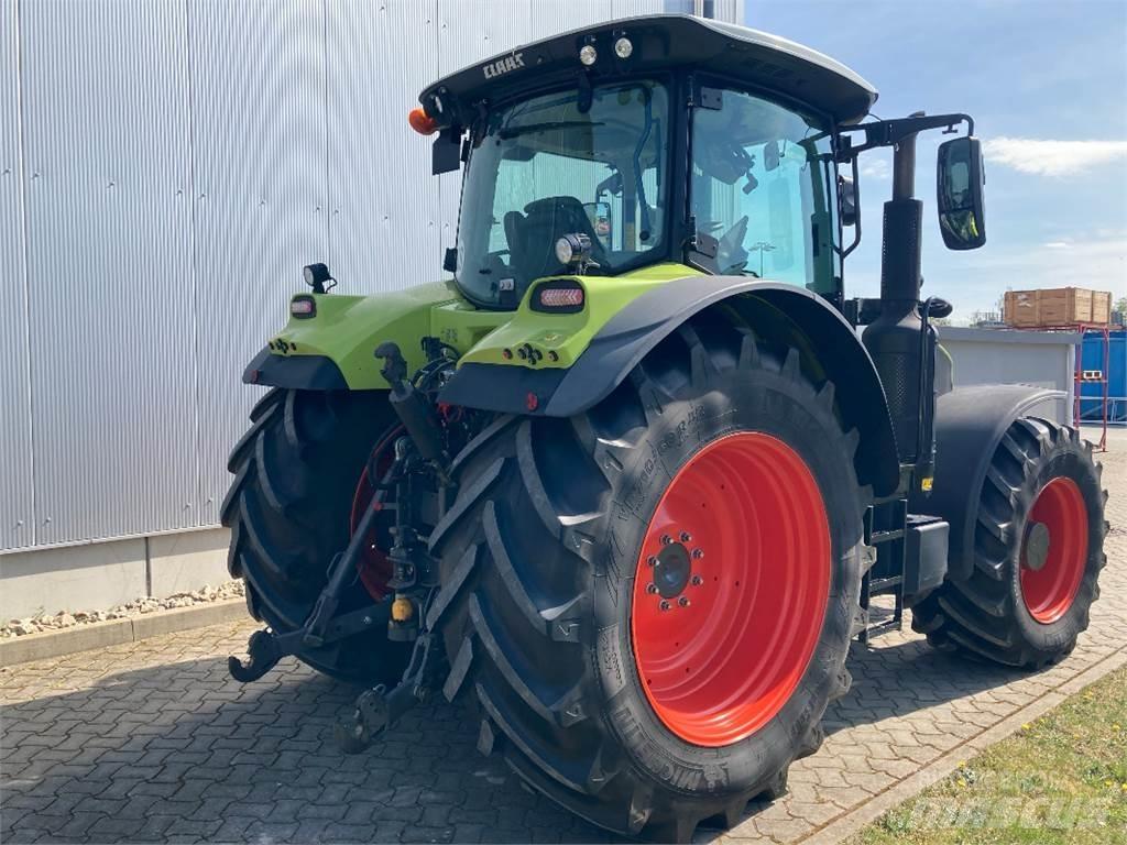 CLAAS ARION 660 Traktoren