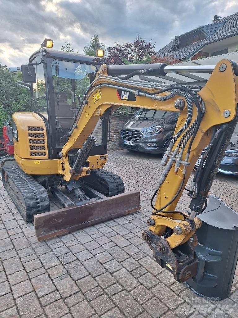 CAT 302.7 D CR Minibagger < 7t
