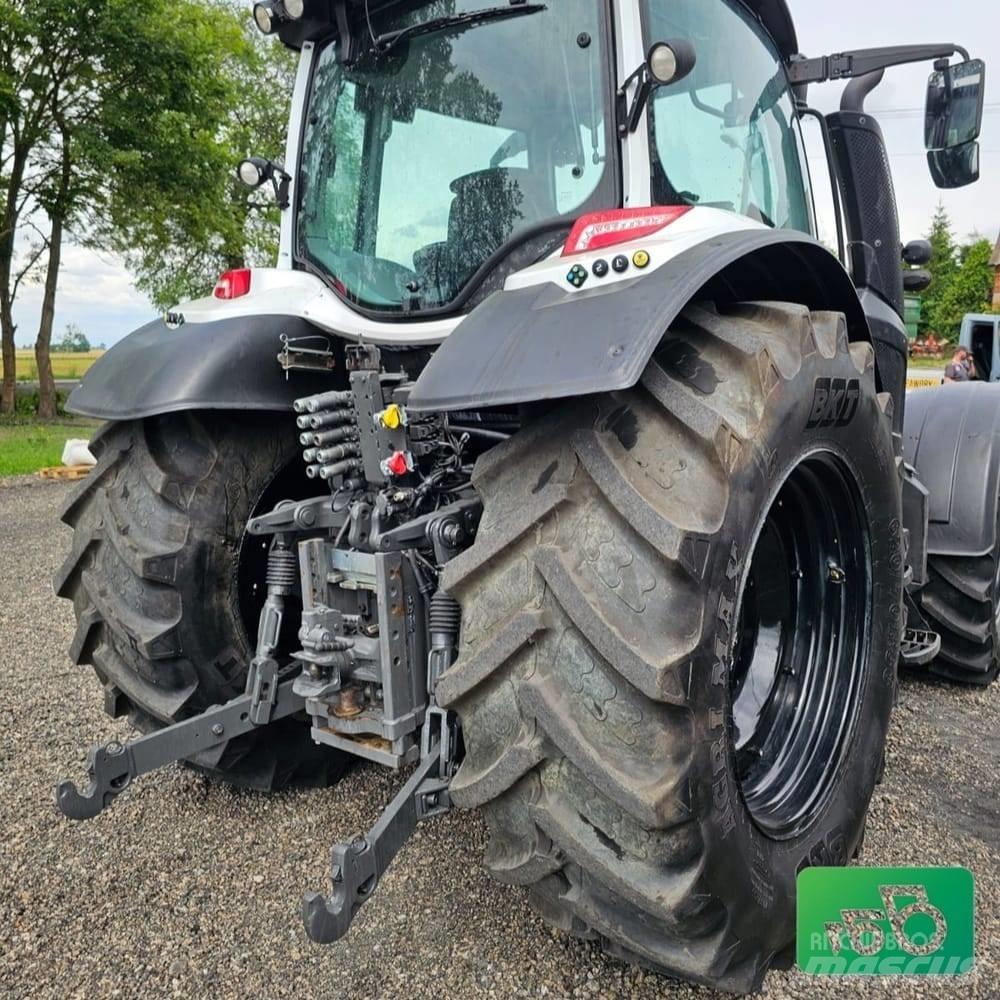 Valtra N174 Traktoren