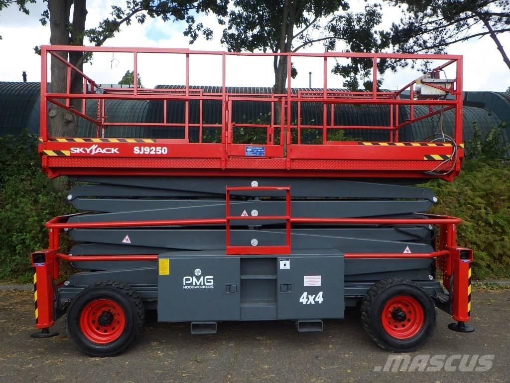 SkyJack SJ9250 Scheren-Arbeitsbühnen