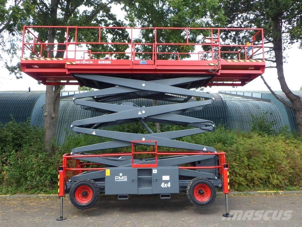 SkyJack SJ9250 Scheren-Arbeitsbühnen