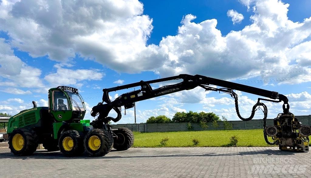 John Deere 1270 G Harvester
