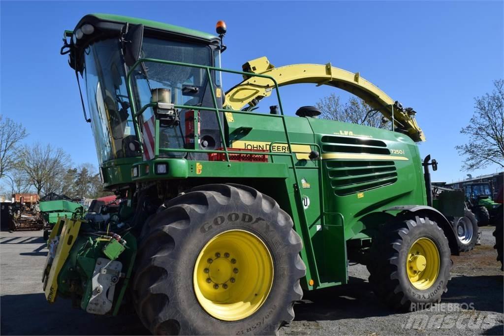 John Deere 7250 i Selbstfahrende Häcksler