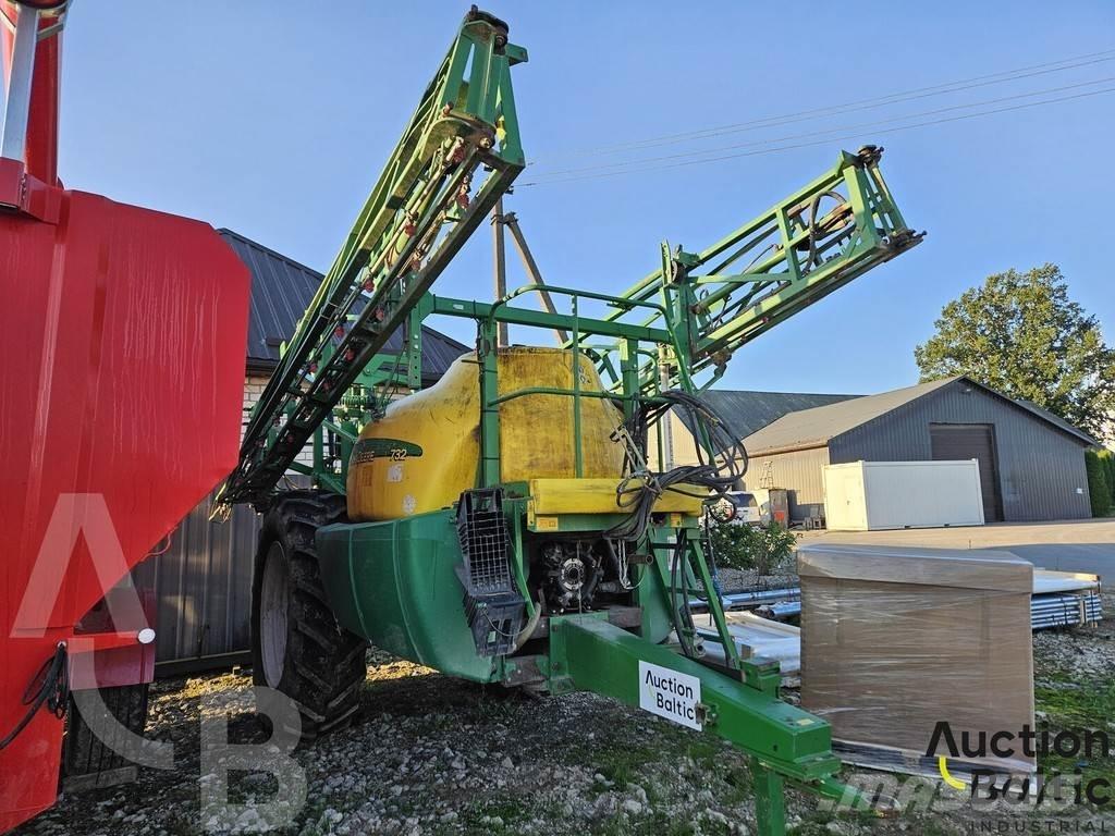 John Deere 732 Anhängespritzen