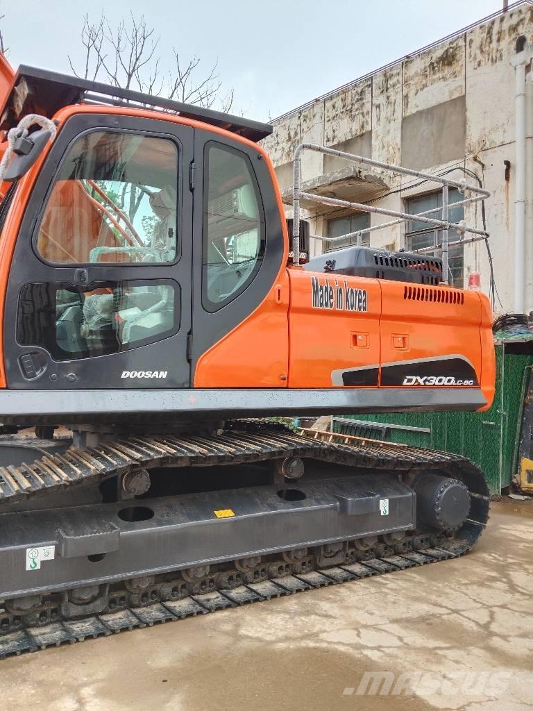 Doosan DX 300 LC Raupenbagger