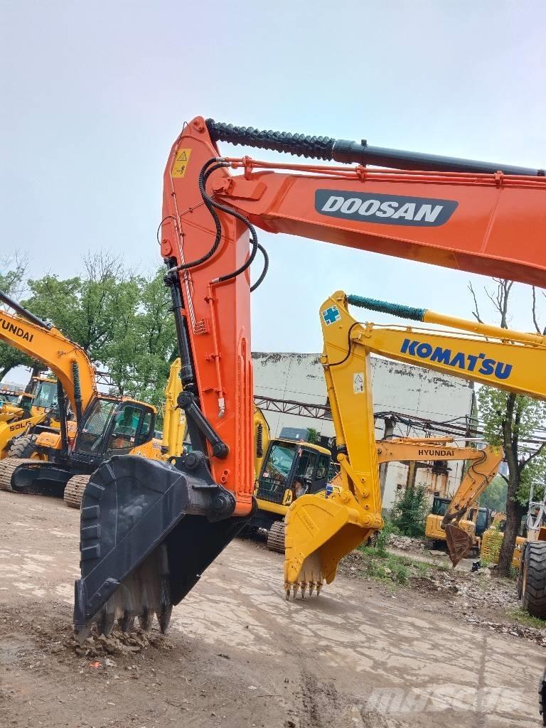 Doosan DX 300 LC Raupenbagger