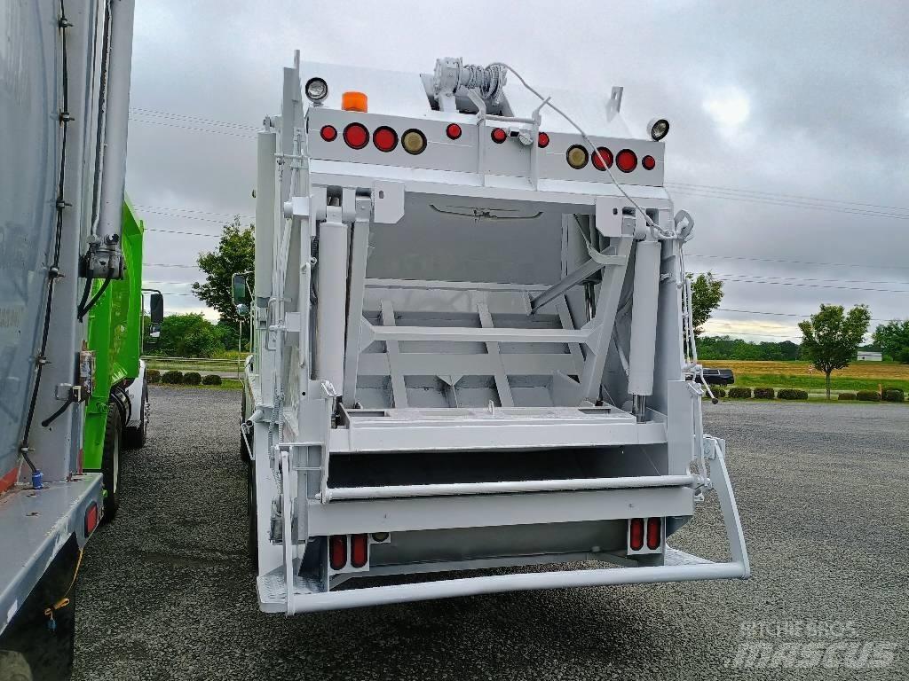 Sterling L7500 Müllwagen