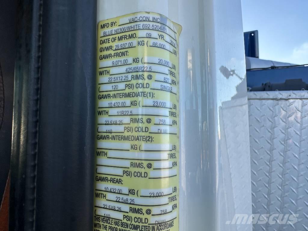 International 7500 Saug- und Druckwagen