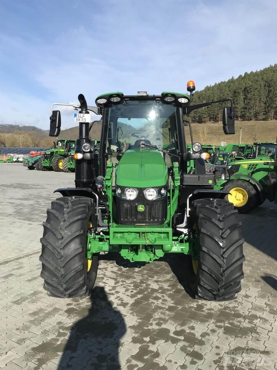 John Deere 6120M Traktoren