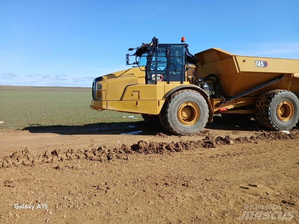 CAT 745 Dumper - Knickgelenk