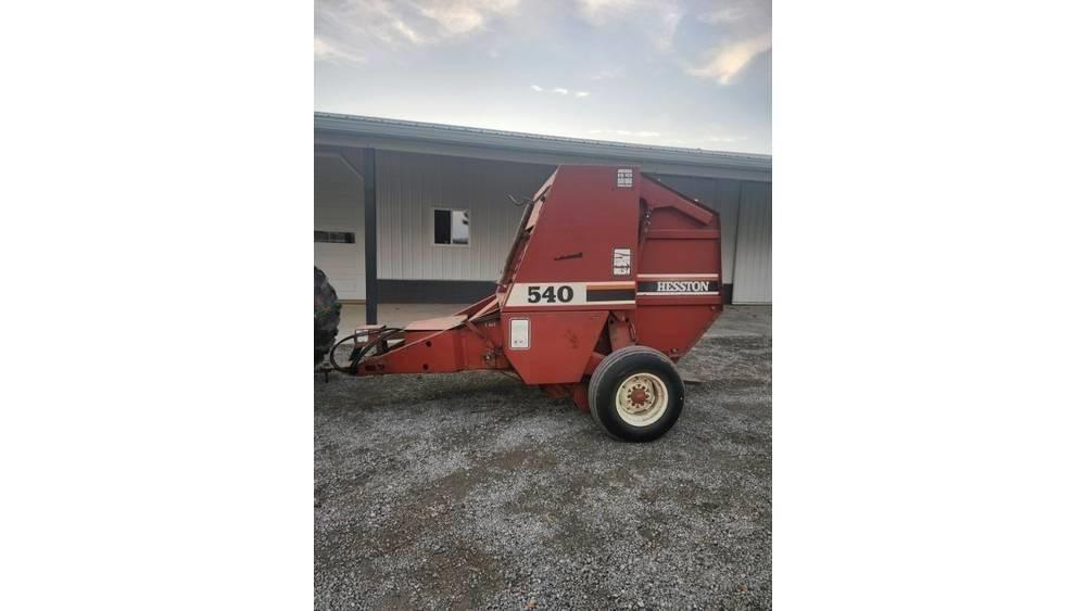Hesston 540 Rundballenpressen