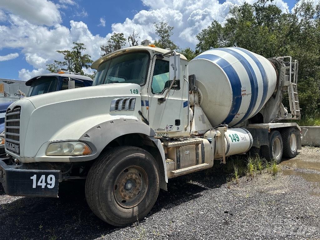 Mack GU 800 Andere Fahrzeuge