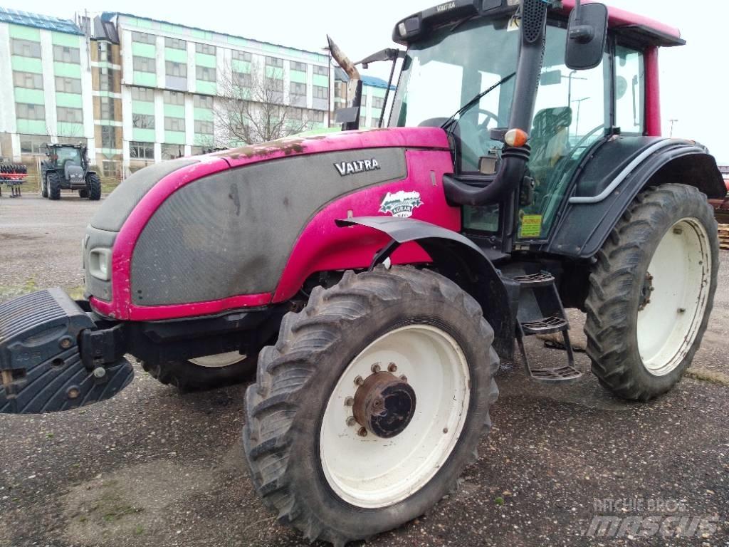 Valtra T 151 E Traktoren