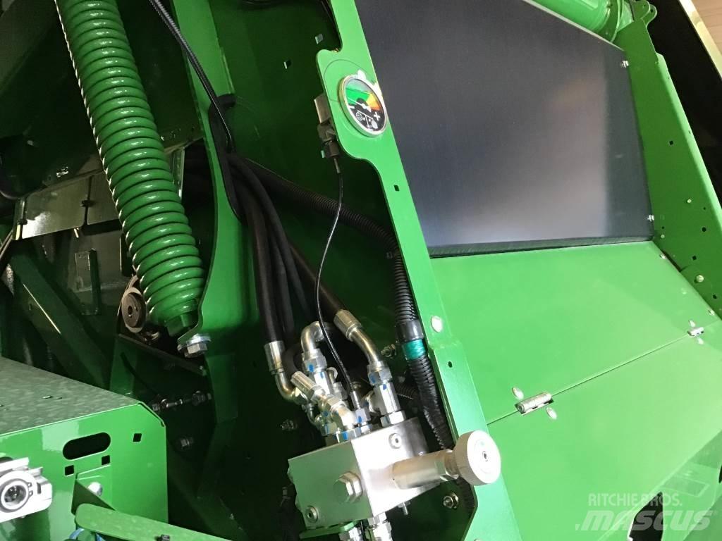 John Deere V461M Rundballenpressen