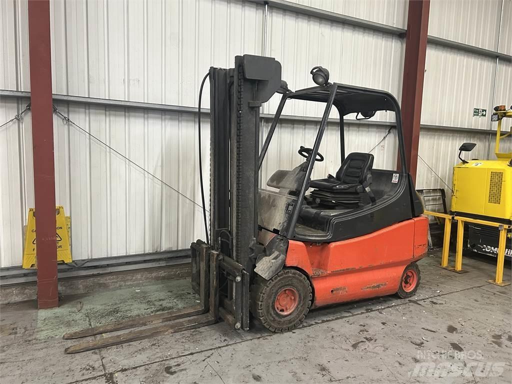Linde E30-02 Elektrostapler