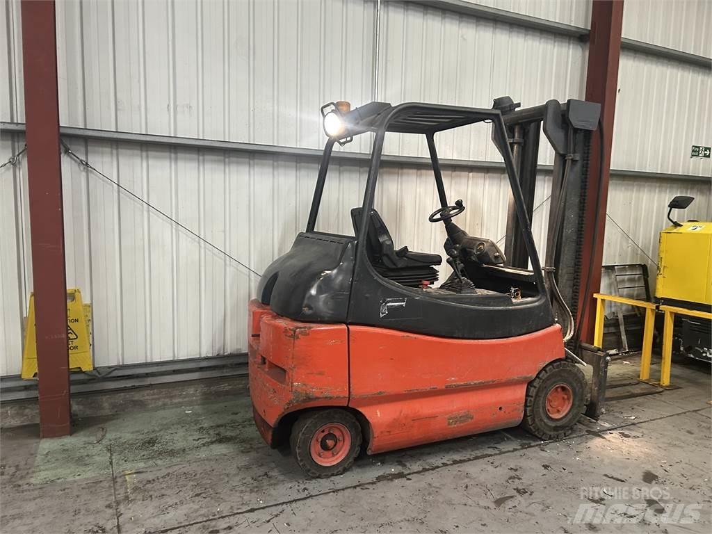 Linde E30-02 Elektrostapler