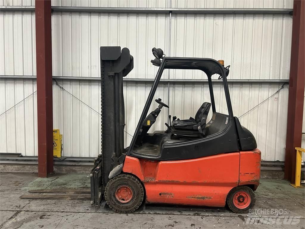 Linde E30-02 Elektrostapler