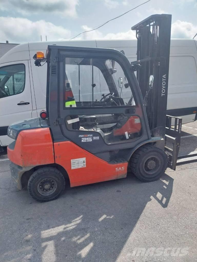 Toyota 02-8FDF25 Dieselstapler