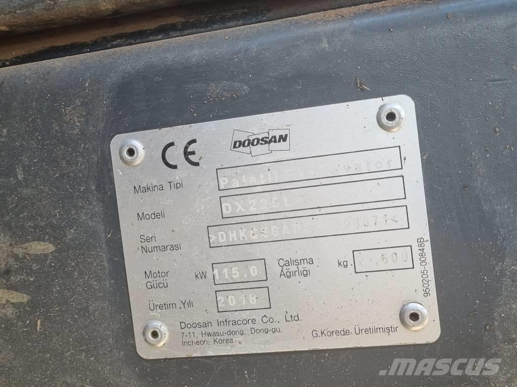 Doosan DX 225 Raupenbagger