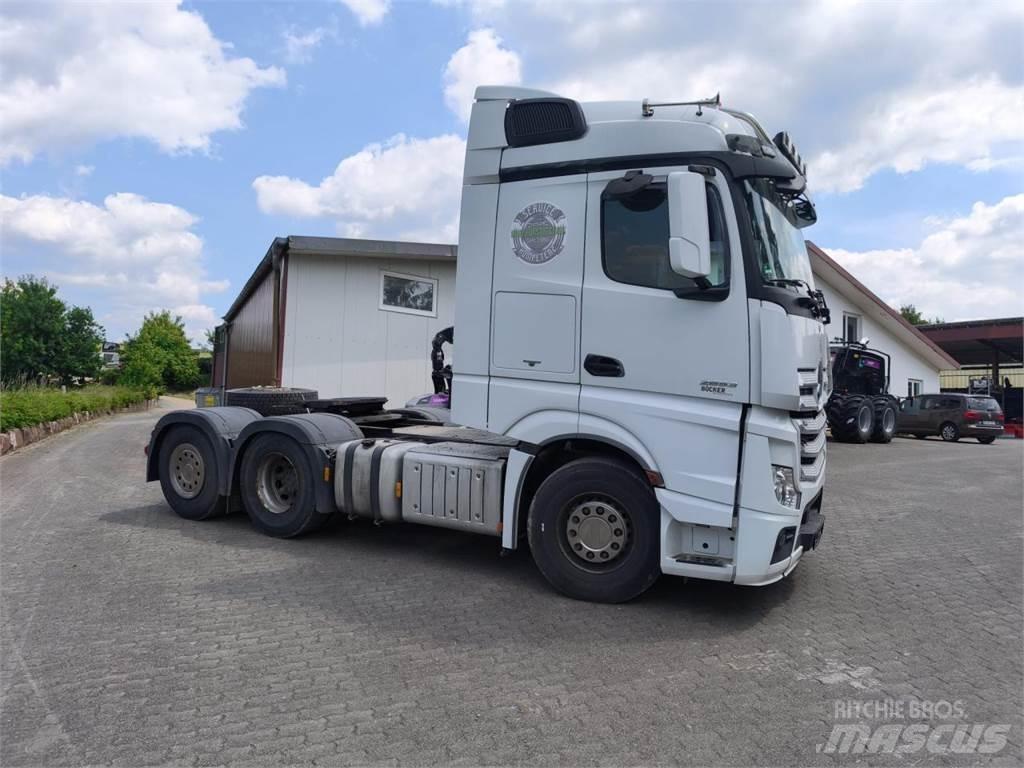 Mercedes-Benz 2653 Andere Fahrzeuge