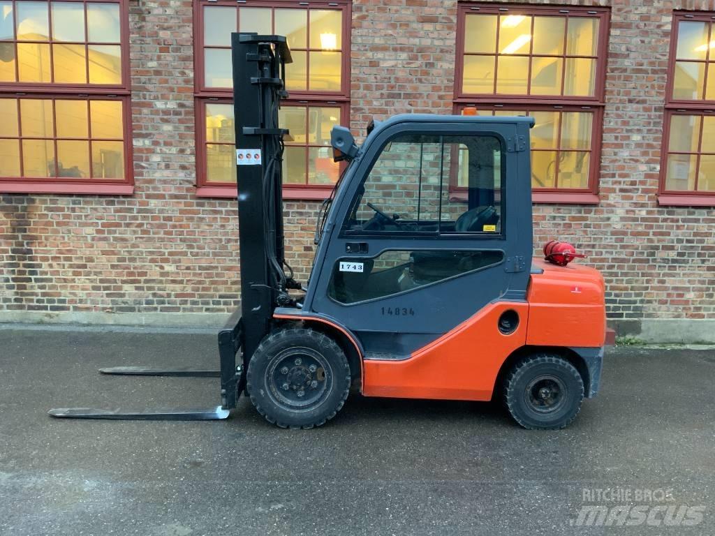 Toyota 02-8 FD F 30 Dieselstapler