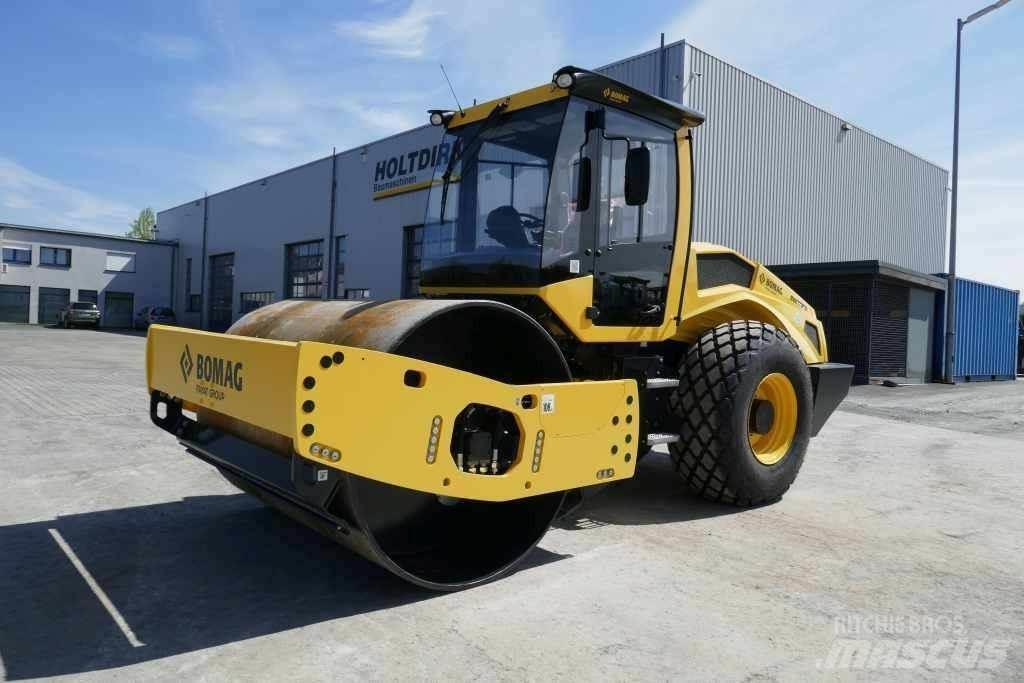 Bomag BW 213 D-5 Erdbauwalzen