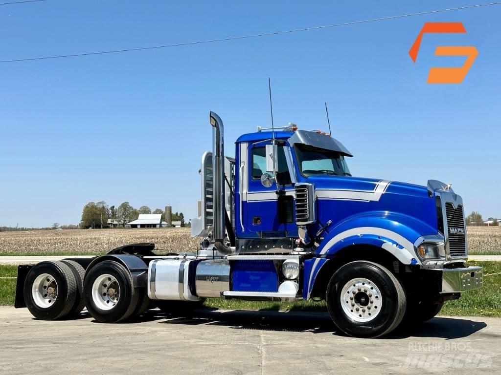 Mack Titan TD 713 Andere Fahrzeuge