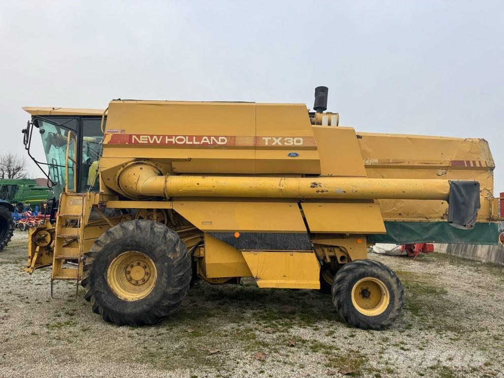New Holland TX 30 Mähdrescher