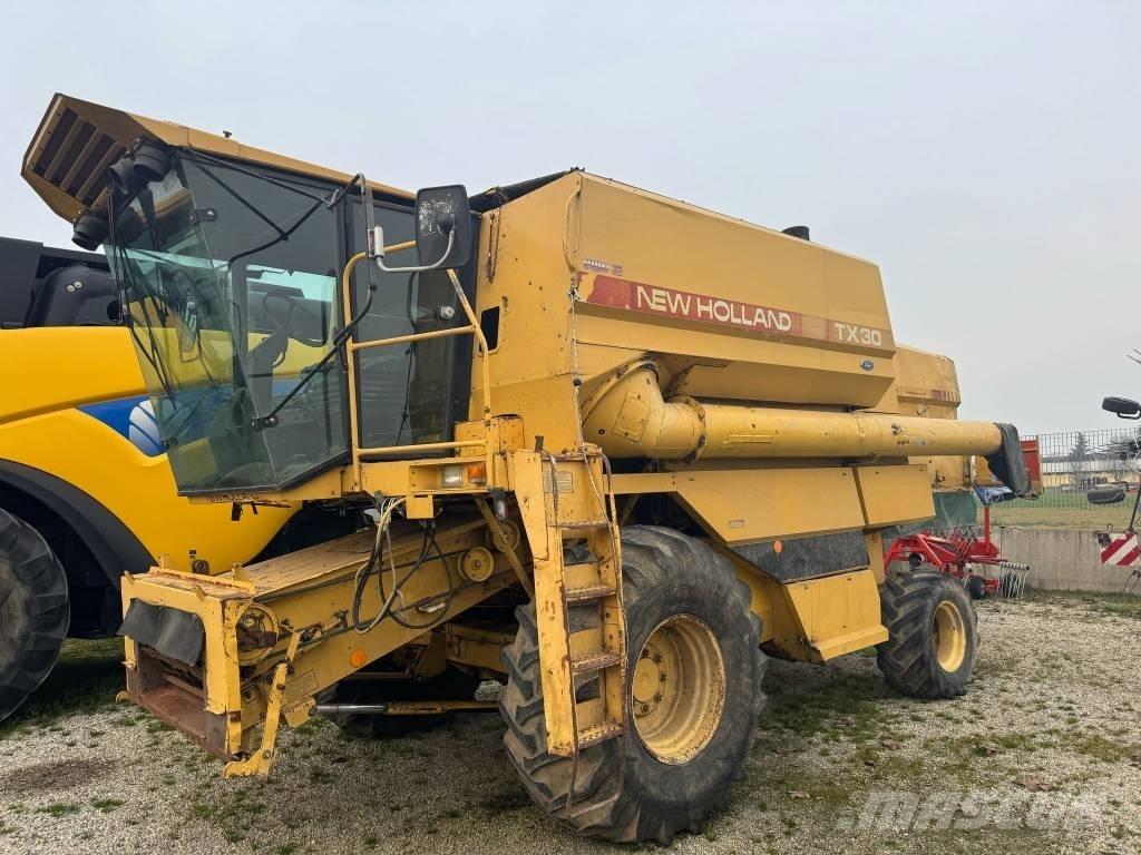 New Holland TX 30 Mähdrescher