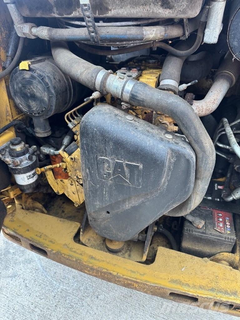 CAT 216 B 3 Kompaktlader