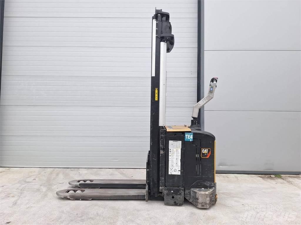 CAT NSV16Ni Deichselstapler